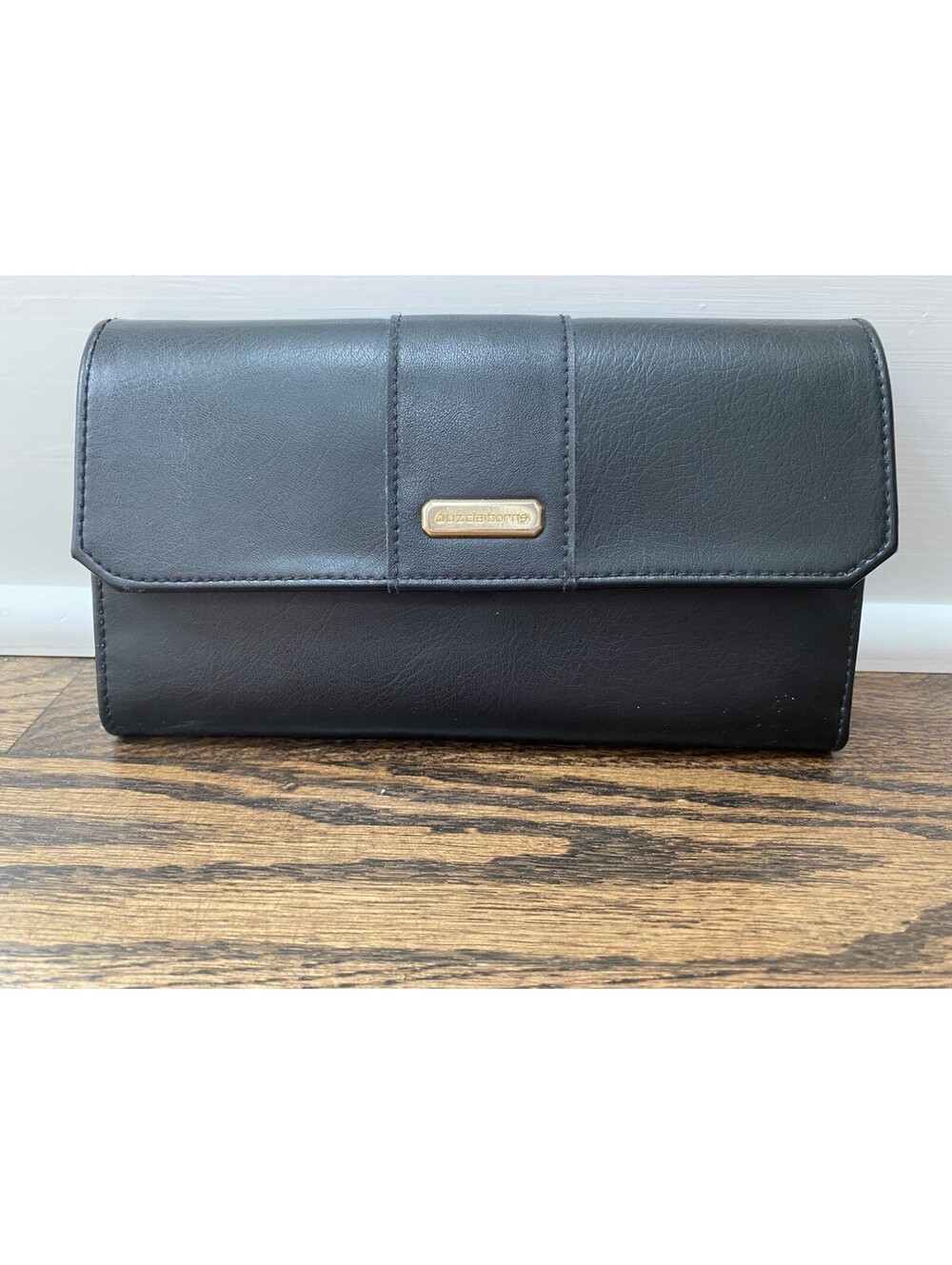 Liz Clairborne Black Leather Women's Wallet Multiple Card Slots Zip Compartment
